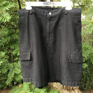 GREG NORMAN BLACK CARGO SHORTS SIZE 36